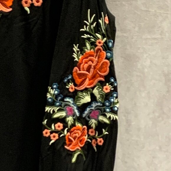 AK Women's Embroidered Mexican Top - Picture 4 of 7